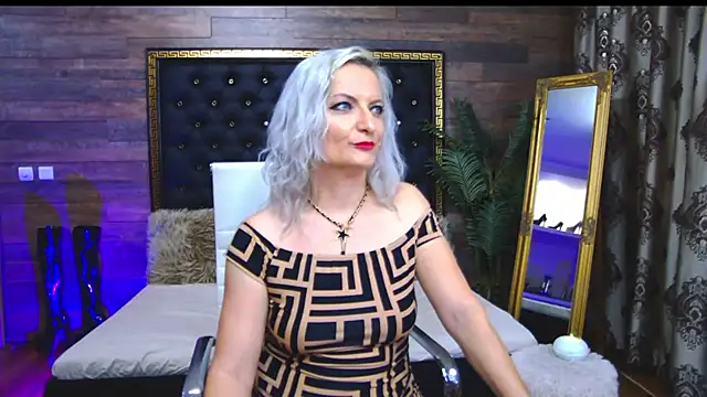 Snapshot of LadyTouch chatting on 03-10-25, 08:26 LadyTouch online show from 03-10-25, 08:26