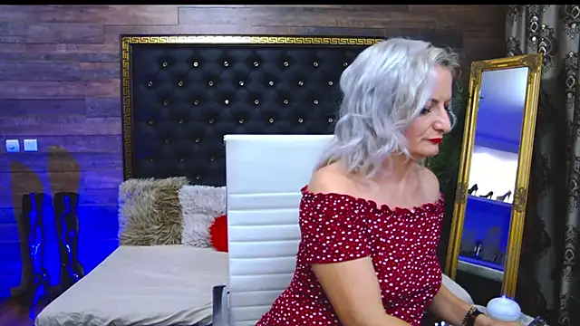 Snapshot of LadyTouch chatting on 03-13-25, 05:33 LadyTouch online show from 03-13-25, 05:33