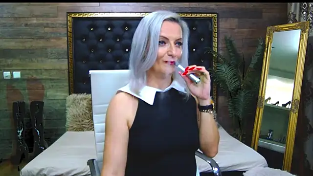 Snapshot of LadyTouch chatting on 03-17-25, 03:47 LadyTouch online show from 03-17-25, 03:47