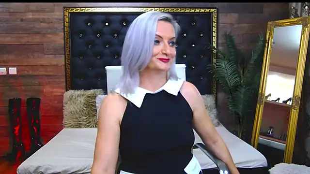 Snapshot of LadyTouch chatting on 03-17-25, 06:51 LadyTouch online show from 03-17-25, 06:51