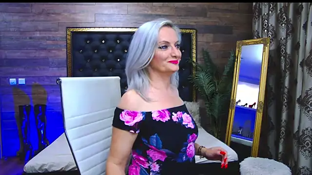 Snapshot of LadyTouch chatting on 03-17-25, 11:54 LadyTouch online show from 03-17-25, 11:54