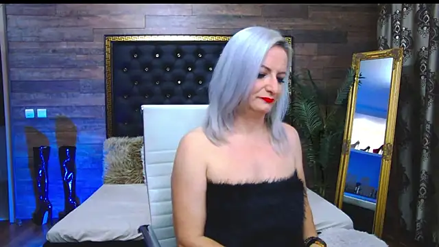 Snapshot of LadyTouch chatting on 03-19-25, 11:14 LadyTouch online show from 03-19-25, 11:14