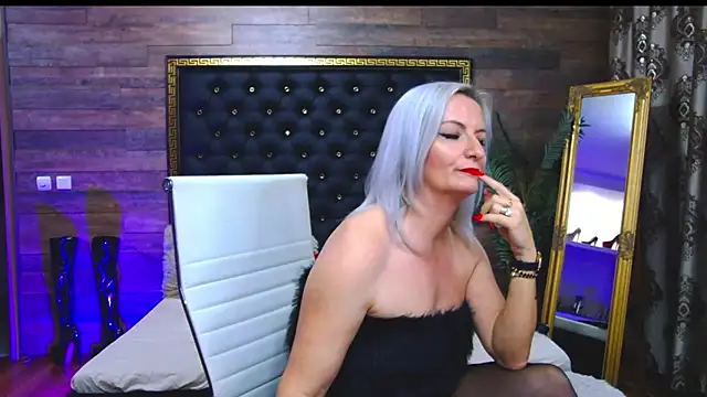 Snapshot of LadyTouch chatting on 03-20-25, 05:24 LadyTouch online show from 03-20-25, 05:24