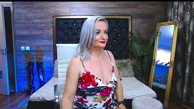 Snapshot of LadyTouch chatting on 03-22-25, 03:20 LadyTouch online show from 03-22-25, 03:20