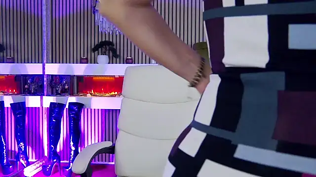 Snapshot of LadyTouch chatting on 09-15-25, 11:38 LadyTouch online show from 09-15-25, 11:38