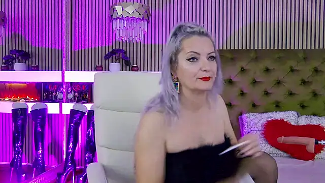 Snapshot of LadyTouch chatting on 11-05-25, 12:32 LadyTouch online show from 11-05-25, 12:32