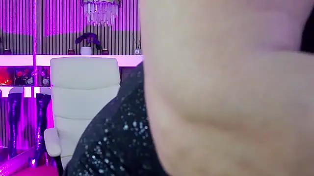 Snapshot of LadyTouch chatting on 11-22-25, 01:04 LadyTouch online show from 11-22-25, 01:04