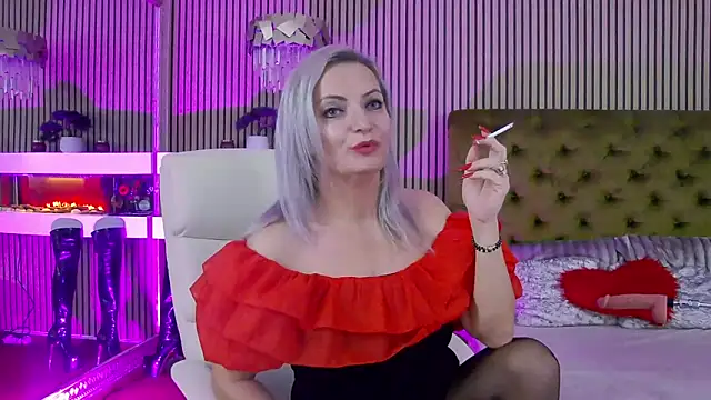 Snapshot of LadyTouch chatting on 11-27-25, 01:51 LadyTouch online show from 11-27-25, 01:51