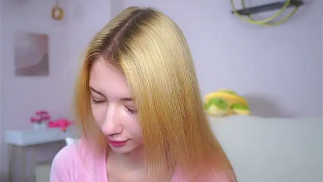 SunnivaCovil online show from 02-12-26, 02:34