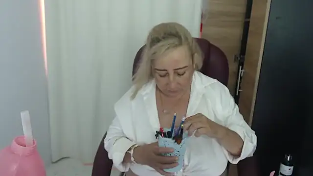 Snapshot of Mature_2025 chatting on 06-10-26, 03:22 Mature 2025 online show from 06-10-26, 03:22
