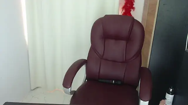 Snapshot of Mature_2025 chatting on 06-15-26, 03:47 Mature 2025 online show from 06-15-26, 03:47