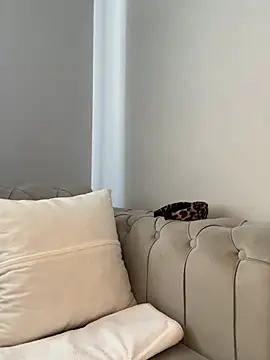 laraaaaaa online show from 02-12-26, 07:47