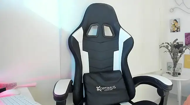 Snapshot of agaataa_ chatting on 03-21-25, 01:13 agaataa online show from 03-21-25, 01:13