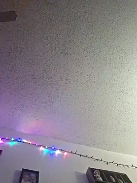 Snapshot of Smallone327 chatting on 10-19-25, 04:46 Smallone327 online show from 10-19-25, 04:46