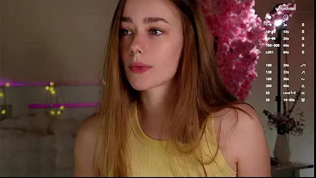 Snapshot of EmilaMills chatting on 04-25-26, 01:14 EmilaMills online show from 04-25-26, 01:14