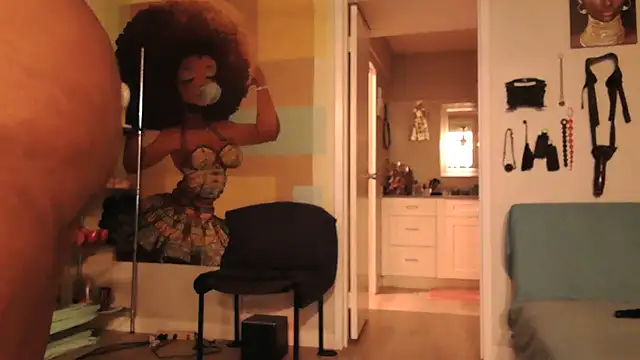 Queenanitadix online show from 09-28-25, 05:02