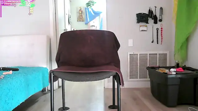 Queenanitadix online show from 06-28-26, 04:57