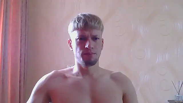 Snapshot of frama666 chatting on 06-12-26, 04:17 frama666 online show from 06-12-26, 04:17