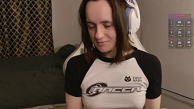 Luna Loveee online show from 11-25-25, 05:18