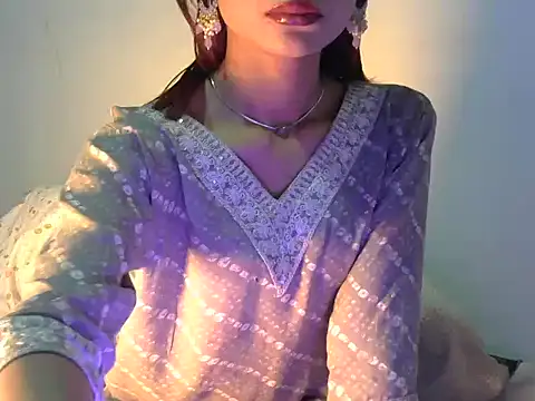 Snapshot of _luckylips chatting on 03-21-26, 11:48 luckylips online show from 03-21-26, 11:48
