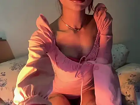 Snapshot of _luckylips chatting on 03-25-26, 12:22 luckylips online show from 03-25-26, 12:22
