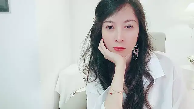 Snapshot of Dazzlebean chatting on 04-30-26, 02:56 Dazzlebean online show from 04-30-26, 02:56