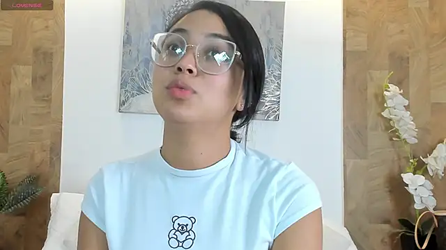 Lucia Brown  online show from 06-03-26, 10:48