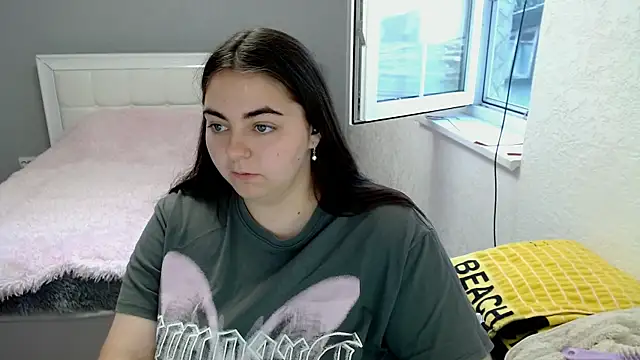 Snapshot of kitsune_8 chatting on 07-18-26, 04:05 kitsune 8 online show from 07-18-26, 04:05