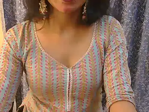 Cute Pihu01 online show from 12-20-25, 06:26