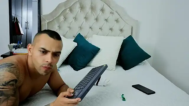 Snapshot of Bastiandelux chatting on 10-09-25, 11:36 Bastiandelux online show from 10-09-25, 11:36