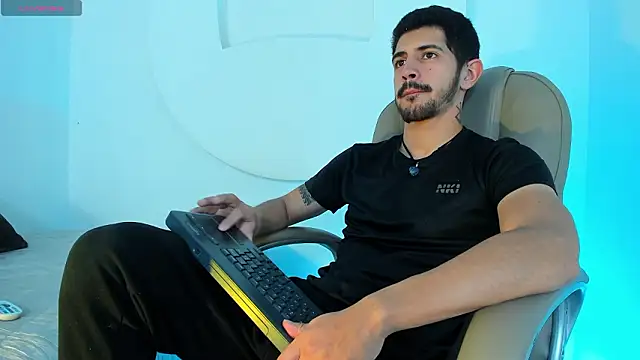 AlejandroStormm online show from 03-27-26, 04:07