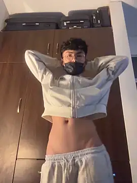 Snapshot of twinkperu18 chatting on 11-03-25, 12:13 twinkperu18 online show from 11-03-25, 12:13