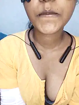 Snapshot of Ashugril_hot chatting on 03-08-25, 05:33 Ashugril hot online show from 03-08-25, 05:33