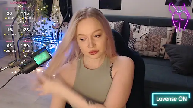 Snapshot of lissallor_ chatting on 10-18-25, 08:20 lissallor online show from 10-18-25, 08:20