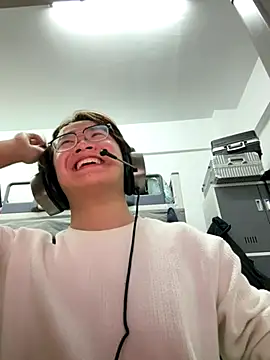 Snapshot of Anson0722 chatting on 11-05-25, 03:45 Anson0722 online show from 11-05-25, 03:45