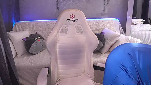 LilyFoxyy online show from 11-27-25, 08:00