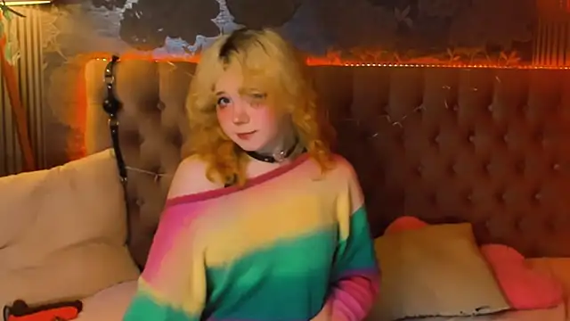 Snapshot of EmilyAngells chatting on 05-11-26, 07:25 EmilyAngells online show from 05-11-26, 07:25