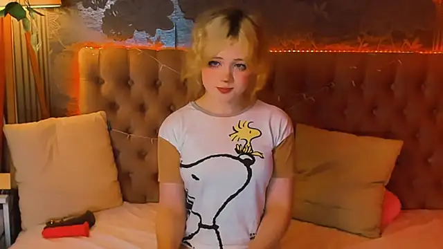 Snapshot of EmilyAngells chatting on 05-14-26, 06:31 EmilyAngells online show from 05-14-26, 06:31