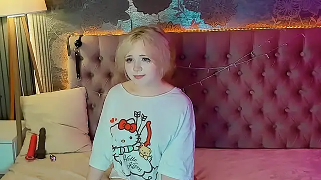 Snapshot of EmilyAngells chatting on 06-10-26, 06:56 EmilyAngells online show from 06-10-26, 06:56