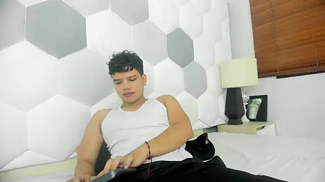 Axel Forte online show from 04-14-26, 01:39