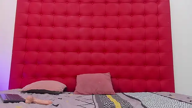 Maite Smith  online show from 03-04-25, 03:04