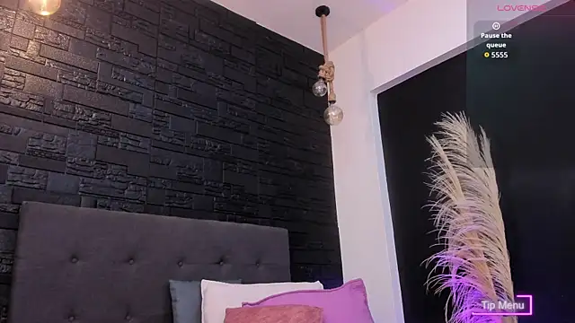 Maite Smith  online show from 10-11-25, 12:15