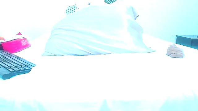 Snapshot of TattyHarrisquirtt chatting on 11-14-25, 03:00 TattyHarrisquirtt online show from 11-14-25, 03:00