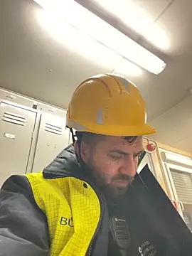 Snapshot of daniel21p chatting on 11-25-25, 11:27 daniel21p online show from 11-25-25, 11:27