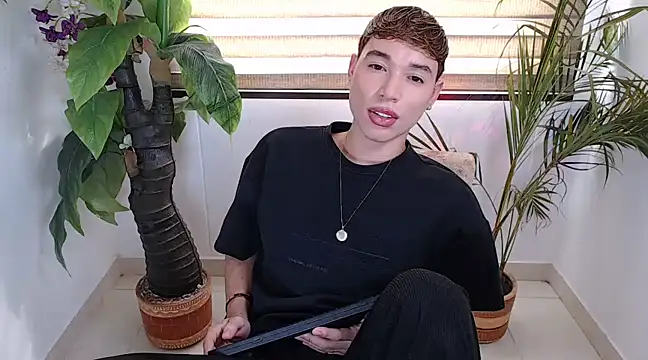 Snapshot of cod_dolll chatting on 02-25-25, 09:02 cod dolll online show from 02-25-25, 09:02