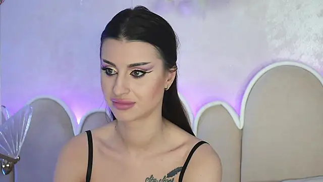 Snapshot of Alice_Voss chatting on 12-14-25, 07:36 Alice Voss online show from 12-14-25, 07:36