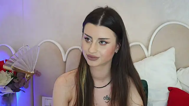 Snapshot of Alice_Voss chatting on 04-16-26, 06:25 Alice Voss online show from 04-16-26, 06:25