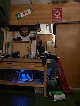 Polaroid White online show from 11-02-25, 10:28