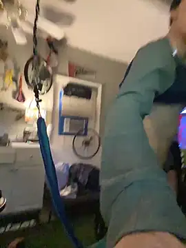 Polaroid White online show from 11-21-25, 08:46