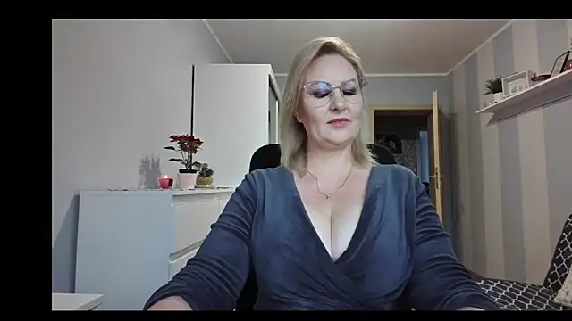 DianaLive online show from 12-16-25, 07:24